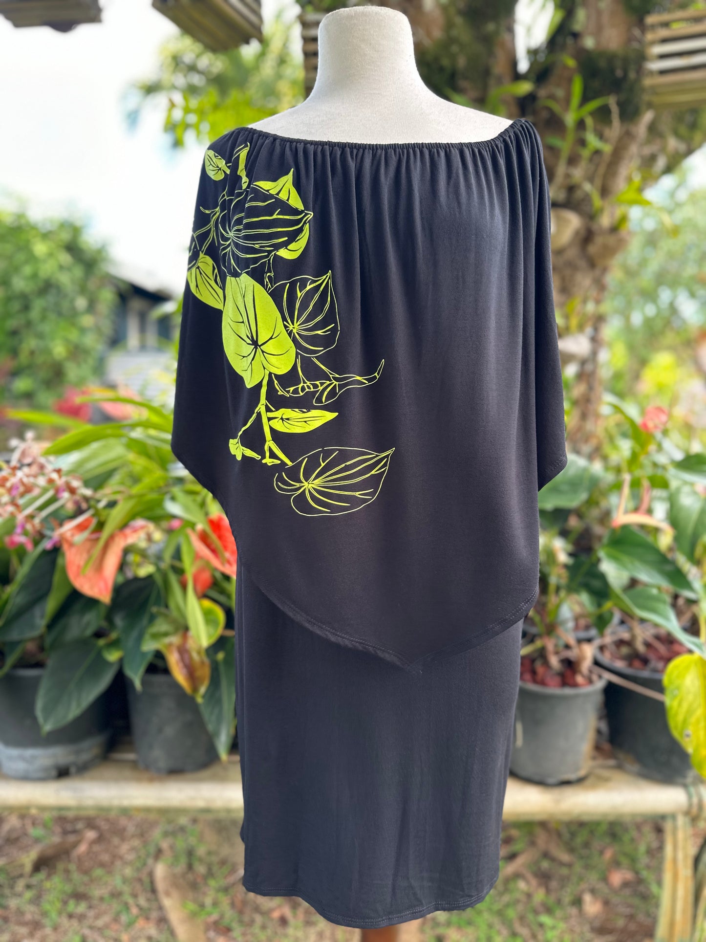 Mūʻekekeʻi Dress (Black)