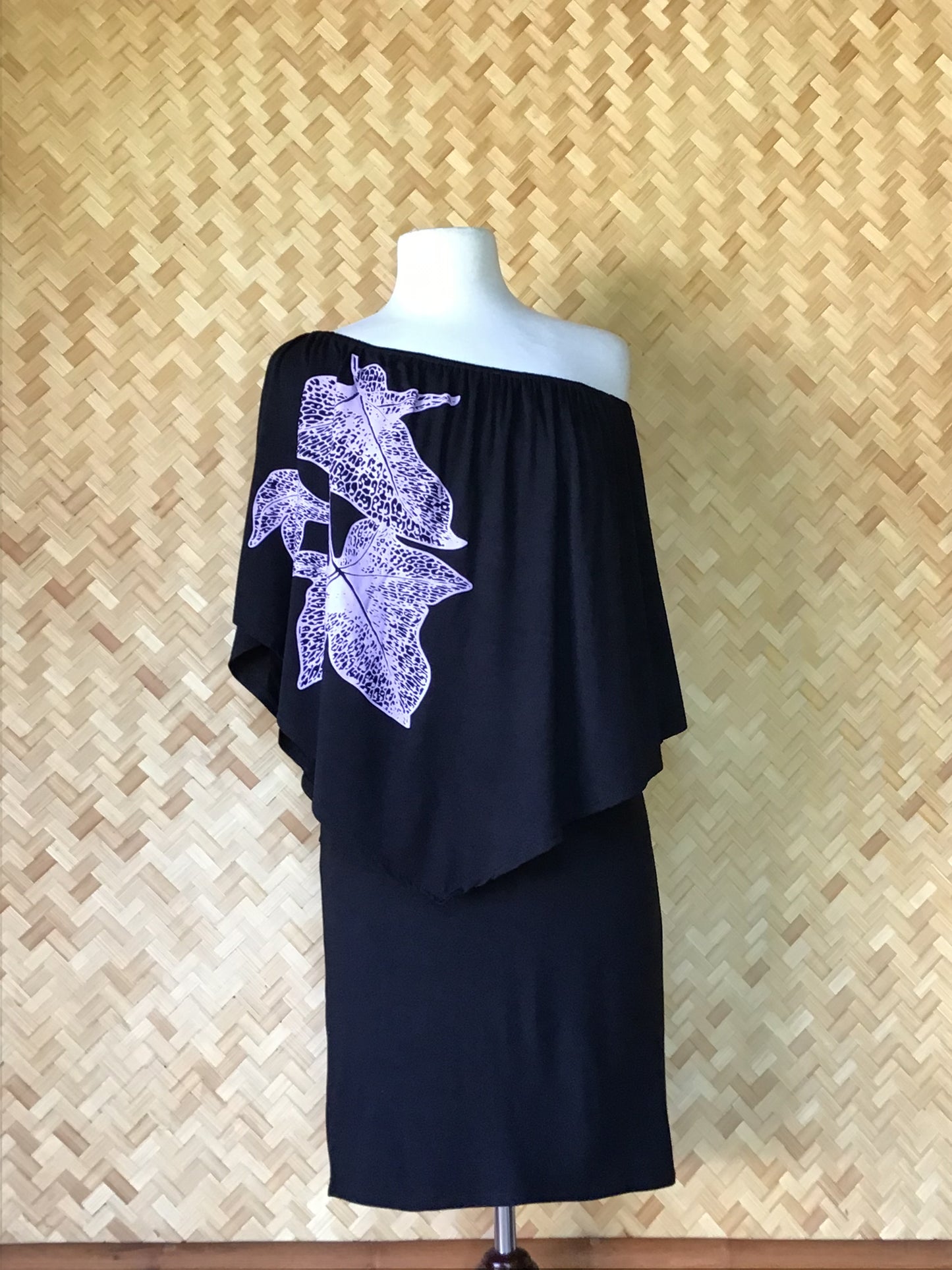 Mūʻekekeʻi Dress (Black)