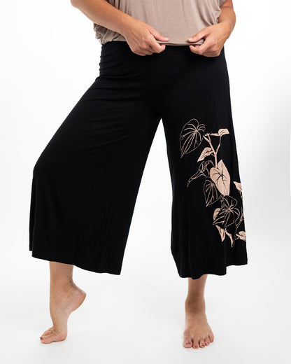 ‘Awa Kaila Capri Pants