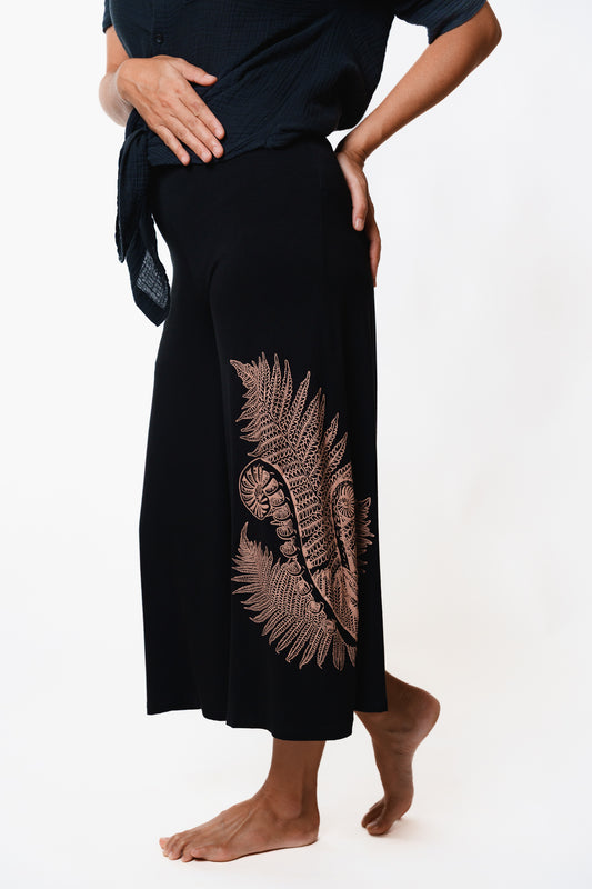 Hāpuʻu Kaila Capri Pants